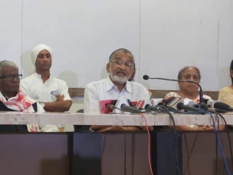 dr abhay bhang social worker oppose liquor manufacturing factory in gadchiroli district maharashtra Gadchiroli News :  दारू कारखाना बंदीचा शासकीय आदेश काढा; डॉ. बंग यांनी सरकारकडे सादर केला 57,896 नागरिकांच्या मागणीचा प्रस्ताव