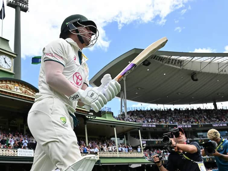 David Warner Last Test Gift News: david warner got babar azam jersey as special gift from pakistan team after his retirement from test cricket pak vs aus 3rd test David Warner: કેરિયરની અંતિમ ટેસ્ટ બાદ ડેવિડ વૉર્નરે પાકિસ્તાન તરફથી મળી ખાસ ગિફ્ટ, જુઓ તસવીર