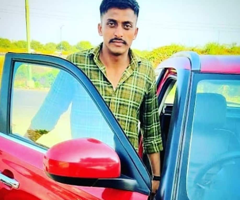 સુરેન્દ્રનગરમાં પોલીસ પર હુમલો કરનાર બુટલેગર પકડની બહાર, પોલીસે આરોપીને પકડવા બનાવી 4 ટીમો Bootlegger who attacked police in Surendranagar out of reach, police formed 4 teams to nab the accused સુરેન્દ્રનગરમાં પોલીસ પર હુમલો કરનાર બુટલેગર પકડની બહાર, પોલીસે આરોપીને પકડવા બનાવી 4 ટીમો