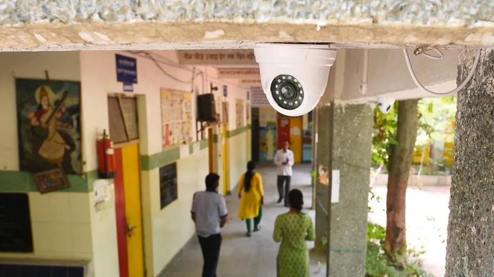 CCTV Cameras: ਪੰਜਾਬ ਦੇ ਸਰਕਾਰੀ ਸਕੂਲਾਂ 'ਚ ਲੱਗਣਗੇ CCTV ਕੈਮਰੇ, ਮਾਸਟਰਾਂ ਦੇ ਨਾਲ ਨਾਲ ਵਿਦਿਆਰਥੀਆਂ 'ਤੇ ਵੀ ਰਹੇਗੀ ਵਿਭਾਗ ਦੀ ਨਜ਼ਰ CCTV Cameras: ਪੰਜਾਬ ਦੇ ਸਰਕਾਰੀ ਸਕੂਲਾਂ 'ਚ ਲੱਗਣਗੇ CCTV ਕੈਮਰੇ, ਮਾਸਟਰਾਂ ਦੇ ਨਾਲ ਨਾਲ ਵਿਦਿਆਰਥੀਆਂ 'ਤੇ ਵੀ ਰਹੇਗੀ ਵਿਭਾਗ ਦੀ ਨਜ਼ਰ