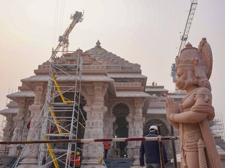 श्री राम जन्मभूमि तीर्थ क्षेत्र ट्रस्ट के महासचिव चंपत राय ने बताया कि रामलला की मूर्ति पर अंतिम मुहर लग गई है.