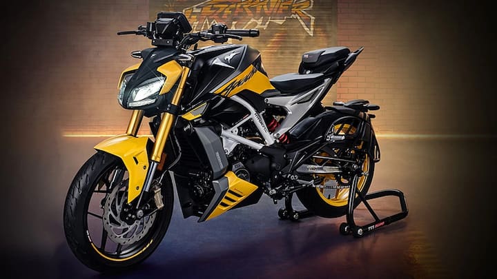 4. टीव्हीएस अपाचे आरटीआर 310 (TVS Apache RTR 310) : टीव्हीएसची नेकेड फ्लॅगशिप बाईक अपाचे आरटीआर 310 केवळ देशातच नाही तर जगभरात बरीच चर्चेत आहे. त्याची स्टाईलिंग आणि अनोखी फिचर्स हे त्याचे सर्वात मोठे आकर्षण आहे. या बाईकमध्ये 312.12 सीसीलिक्विड कूल्ड, सिंगल सिलिंडर इंजिन आहे, जे 35 बीएचपीपॉवर आणि 28.7 एनएम टॉर्क जनरेट करते. अपाचे आरटीआरची एक्स-शोरूम किंमत 2.43 लाख ते 2.64 लाख रुपयांदरम्यान आहे. photo credit: tvs-apache