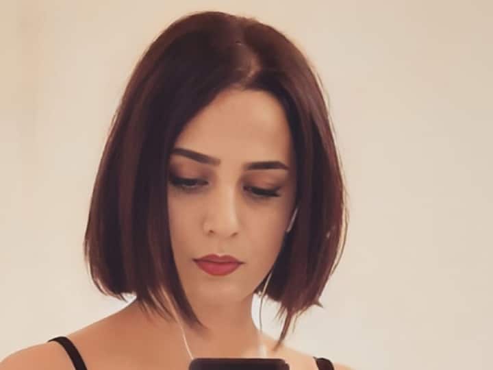 Iran Hijab Controversy a woman Roya Heshmati was brutally whipped 74 times for not wearing hijab Iran: किसी को 74 कोड़े, तो किसी को 2 साल की सजा... ईरान में हिजाब नहीं पहनने पर महिलाओं के साथ क्रूरता