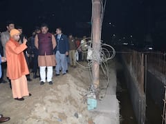 निर्माणाधीन नाले का औचक निरीक्षण करने पहुंचे सीएम योगी, PWD अधिकारियों को लगाई फटकार