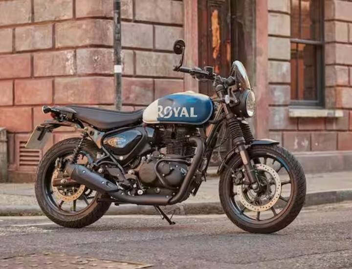 ਰਾਇਲ ਐਨਫੀਲਡ ਹੰਟਰ 350 ਇੱਕ ਸਟ੍ਰੀਟ ਬਾਈਕ ਹੈ ਜੋ 3 ਵੇਰੀਐਂਟਸ ਅਤੇ 8 ਰੰਗਾਂ ਵਿੱਚ ਉਪਲਬਧ ਹੈ। ਰਾਇਲ ਐਨਫੀਲਡ ਹੰਟਰ 350 ਵਿੱਚ 349.34cc BS6 ਇੰਜਣ ਹੈ, ਜੋ 20.2 bhp ਦੀ ਪਾਵਰ ਅਤੇ 27 Nm ਦਾ ਟਾਰਕ ਜਨਰੇਟ ਕਰਦਾ ਹੈ। ਫ੍ਰੰਟ ਅਤੇ ਰੀਅਰ ਡਿਸਕ ਬ੍ਰੇਕਾਂ ਦੇ ਨਾਲ, ਰਾਇਲ ਐਨਫੀਲਡ ਹੰਟਰ 350 ਐਂਟੀ-ਲਾਕਿੰਗ ਬ੍ਰੇਕਿੰਗ ਸਿਸਟਮ ਨਾਲ ਆਉਂਦਾ ਹੈ। ਹੰਟਰ 350 ਦੀ ਐਕਸ-ਸ਼ੋਰੂਮ ਕੀਮਤ 1.49 ਲੱਖ ਰੁਪਏ ਤੋਂ ਸ਼ੁਰੂ ਹੁੰਦੀ ਹੈ।