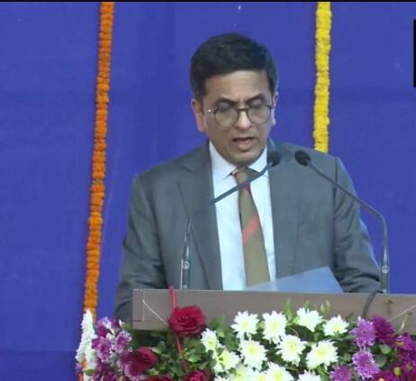 રાજકોટ: સુપ્રીમ કોર્ટના ચીફ જસ્ટિસ આજે રાજકોટ આવી પહોંચ્યા હતા. તેમણે રાજકોટમાં 110 કરોડના ખર્ચે બનેલા નવા કોર્ટ બિલ્ડીંગનું લોકાર્પણ કર્યું હતું.