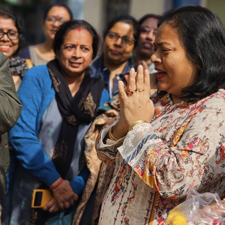 তিনি আরও বলেন,' দলের জন্য ভাবেননি, অন্য দলে চলে গিয়েছিলেন। সেই দলেও ঠিকঠাক করে, যেটা ভেবে গিয়েছিলেন সেটা ফুলফিল হয়নি বলে... এ ঘর থেকে ওঘর, ওঘর থেকে সে ঘর...'