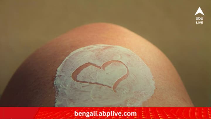 রেটিনল: রেটিনল ত্বকের তারুণ্য ধরে রাখতে সাহায্য করে। এটি ত্বকের নিচের কোলাজেন উৎপাদন বাড়িয়ে দেয়। একইসঙ্গে বলিরেখার বিরুদ্ধে লড়াই করে। তাই রাতে রেটিনল সিরাম দিয়ে ত্বকের যত্ন নিতে পারেন।