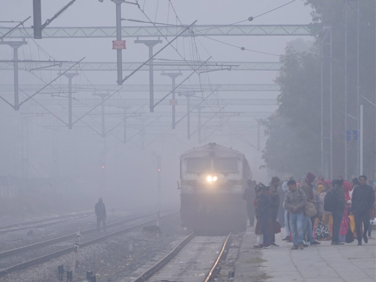 Cold wave in Delhi: Mercury dips to 6°C; several trains, flights