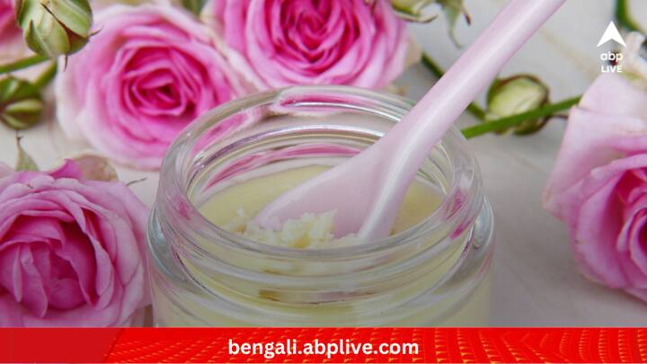 ভিটামিন সি: ভিটামিন সি ত্বকের বার্ধক্য ঠেকিয়ে রাখে। তাই রোজ সকালে ত্বকের পরিচর্যায় এই ক্রিম ব্যবহার করুন। এতে বয়স বাড়লেও ত্বকের গড়ন ভেঙে পড়ে না।