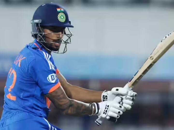 ਭਾਰਤੀ ਟੀਮ ਦੇ ਨੌਜਵਾਨ ਬੱਲੇਬਾਜ਼ ਤਿਲਕ ਵਰਮਾ ਵੀ ਟੀ-20 ਵਿਸ਼ਵ ਕੱਪ 'ਚ ਧਿਆਨ 'ਚ ਰਹਿਣਗੇ। ਇਸ ਖਿਡਾਰੀ ਨੇ ਆਪਣੀ ਖੇਡ ਨਾਲ ਕਾਫੀ ਪ੍ਰਭਾਵਿਤ ਕੀਤਾ ਹੈ। ਮੰਨਿਆ ਜਾ ਰਿਹਾ ਹੈ ਕਿ ਤਿਲਕ ਵਰਮਾ ਦਾ ਟੀ-20 ਵਿਸ਼ਵ ਕੱਪ ਖੇਡਣਾ ਲਗਭਗ ਤੈਅ ਹੈ।