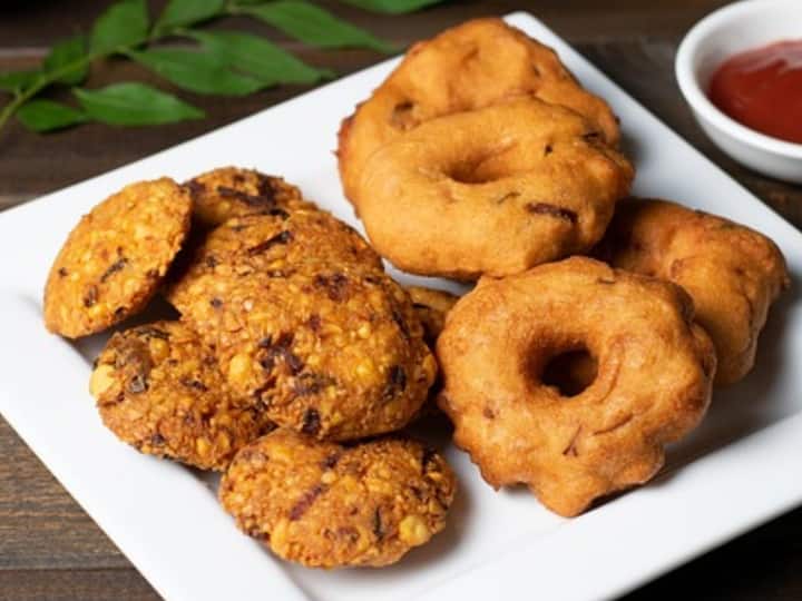 எண்ணெயில் பொறித்த வடை போன்ற உணவுகளையும் தவிர்க்கலாம்.