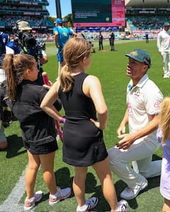 David Warner: टेस्ट रिटारमेंट के बाद इमोशनल हुए डेविड वॉर्नर, देखें फैमिली को लेकर क्या कहा