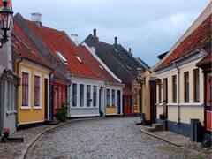 ईरान में हैं अनोखा गांव, घरों की छत पर हैं सड़के टहलते रहते हैं लोग