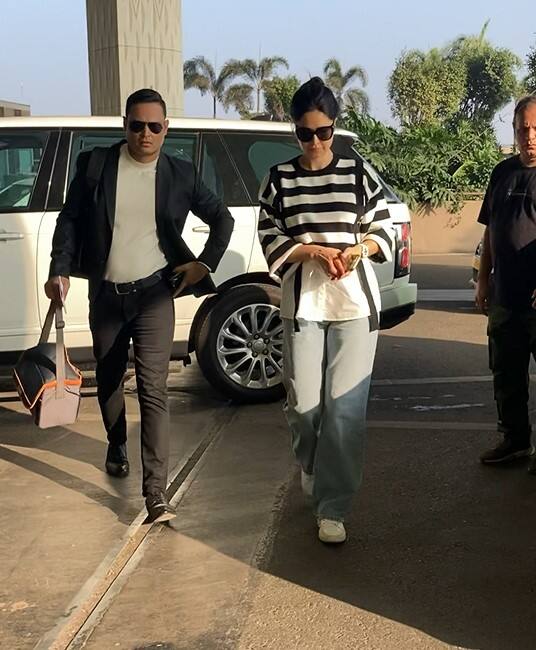 सोशल मीडिया पर एक्ट्रेस की कई सारी तस्वीरें सामने आई हैं, जहां वह अपनी नैचुरल ब्यूटी फ्लॉन्ट करती हुई दिखाई दे रही हैं.