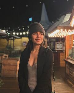 Priya Prakash Varrier: చలేస్తోందా ప్రియా!