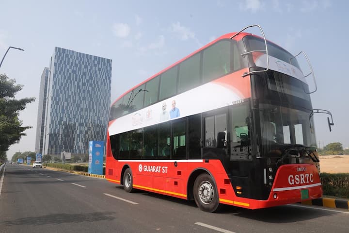 Gandhinagar: ગુજરાત એસ.ટી નિગમની અતિઆધુનિક “Double Decker AC Electric Bus” નું મુખ્યમંશ્રી ભૂપેન્દ્ર પટેલે ગિફ્ટ સિટીથી લોન્ચિંગ કર્યું હતું.