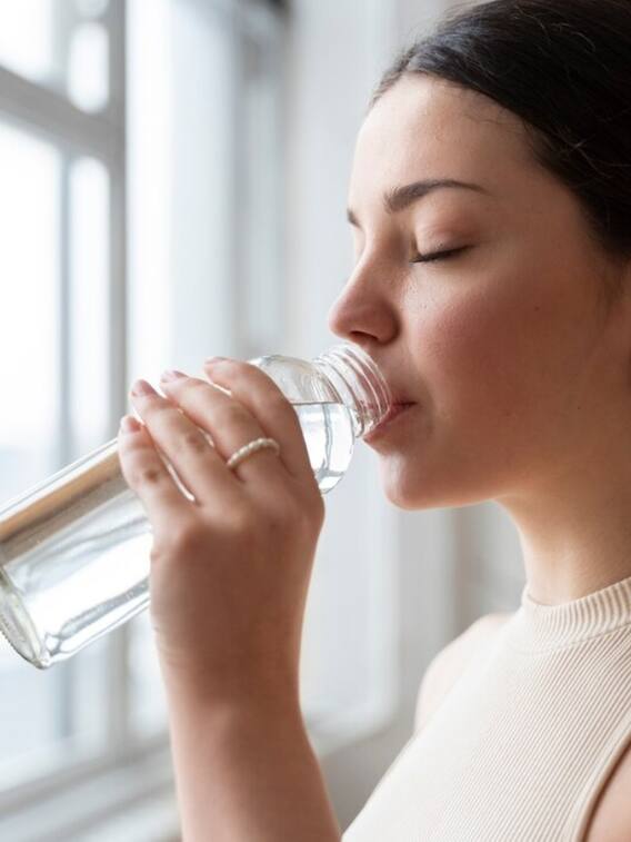 सुबह उठकर खाली पेट कितने गिलास पानी पीना चाहिए