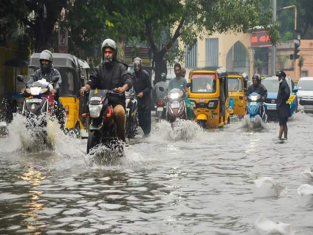 Tamil Nadu Weatherman Pradeep John says very heavy rain likely to occur in Chennai from tonight to tomorrow evening Chennai Rain Alert: சென்னைக்கு அலர்ட்! ”இன்று மாலைவரை மிக கனமழை பெய்யும்