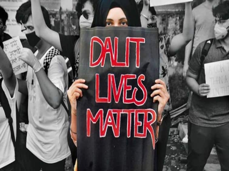 Dalit boy Muslim woman thrashed for sitting together in Karnataka belagavi district Atrocities On Dalits: ”ஏன் சேர்ந்து உட்காந்தீங்க