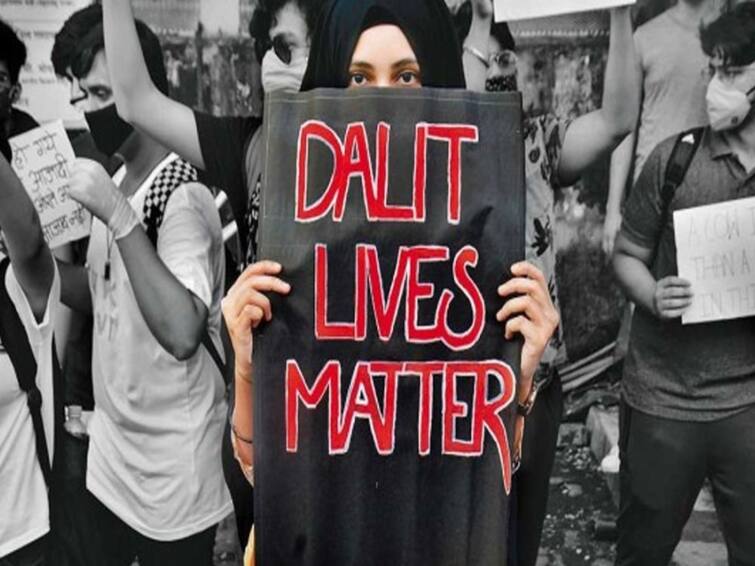 Atrocities On Dalits: ”ஏன் சேர்ந்து உட்காந்தீங்க Dalit boy Muslim woman thrashed for sitting together in Karnataka belagavi district Atrocities On Dalits: ”ஏன் சேர்ந்து உட்காந்தீங்க