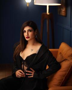 Raveena Tandon Photos: రవీనా పిక్స్ చూస్తే షాక్ అవుతారు!