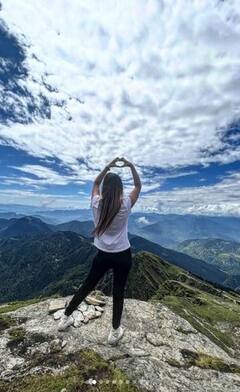 Nia Sharma: ਮੱਥੇ 'ਤੇ ਚੰਦਨ ਦਾ ਤਿਲਕ ਲਗਾ ਕੇ ਭੋਲੇਨਾਥ ਦੇ ਦਰਸ਼ਨ ਕਰਨ ਪਹੁੰਚੀ ਨਿਆ ਸ਼ਰਮਾ, ਪਹਾੜਾਂ 'ਤੇ ਦਿੱਤੇ ਖੂਬਸੂਰਤ ਪੋਜ਼