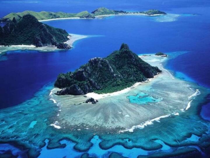Bangaram beach: Adorned with lush palm plantations, warm waters, and sandy shores, it stands out as one of the most enchanting and captivating beaches in Lakshadweep. Whether you're watching the sunrise or the sunset, Bangaram Beach provides a serene backdrop for a delightful experience. (Image Source: Twitter/@Incognito_qfs)