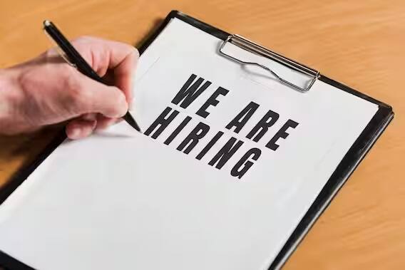 જેમાં 268 જગ્યાઓ ગોપનીય સંવર્ગની છે, 449 જગ્યાઓ કારકુન કેડરની છે અને 204 જગ્યાઓ એકાઉન્ટ્સ કેડરની છે. લાયકાત પોસ્ટ મુજબ છે અને બદલાય છે.