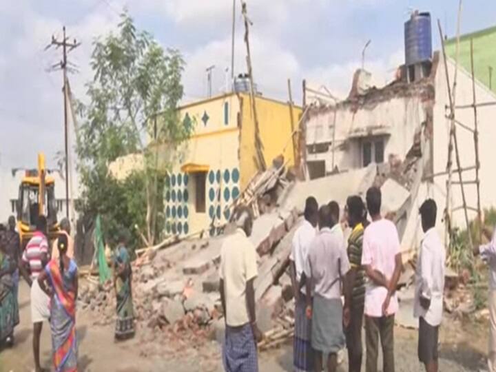 Under construction building collapses in Erode one dead two admitted to hospital Erode Building Collapse: ஈரோட்டில் கட்டடம் இடிந்து பணியாளர் உயிரிழப்பு