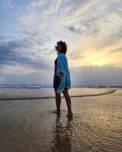 Hamsa Nandini: బీచ్ లో అందమైన హంస!