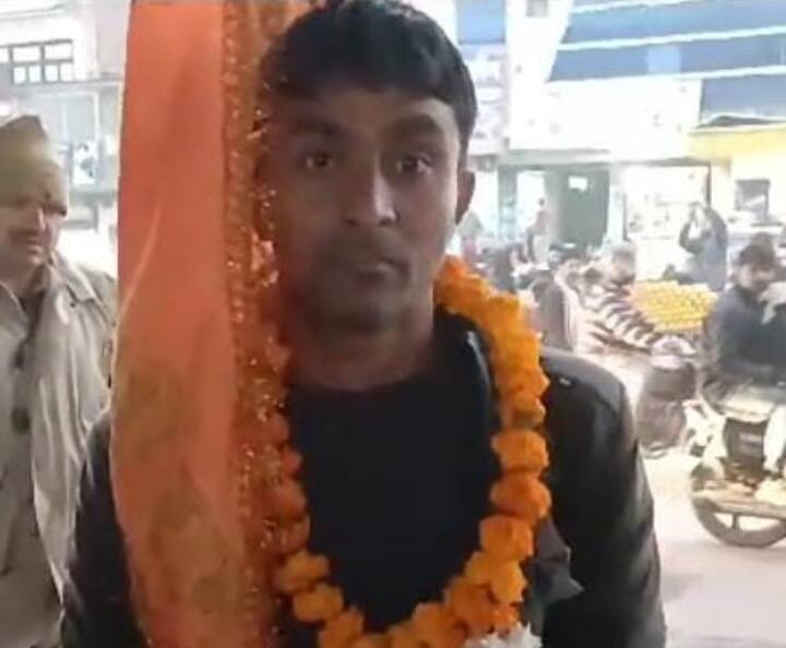 Ram Bhakt left for Ayodhya on foot from Bikaner reached Kanpur for Ram Mandir Opening ANN Ram Mandir News: 1000 किमी पैदल चलकर 22 जनवरी को अयोध्या पहुंचेगा बीकानेर का राम भक्त, कानपुर में हुआ स्वागत