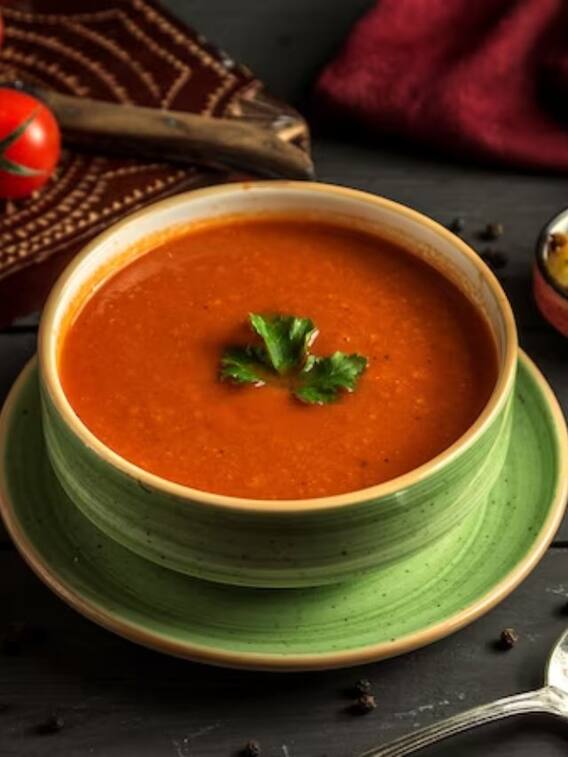 ठंड में कैसे घर पर ही बनाएं टोमेटो सूप
