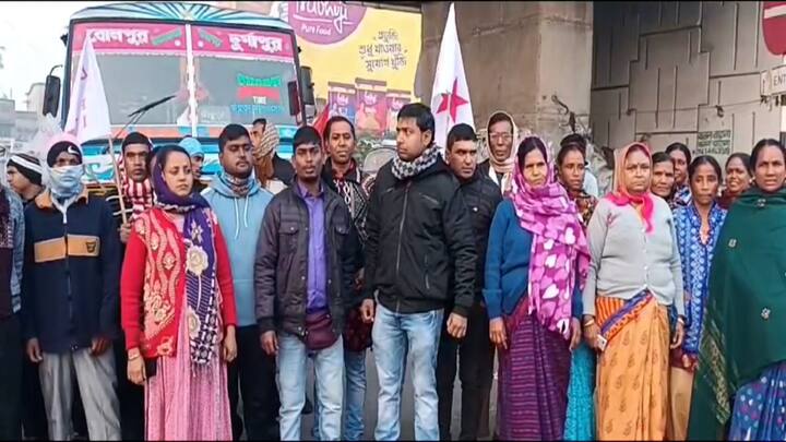 রবিবার সকালে দুর্গাপুর স্টেশনে বাম কর্মী, সমর্থকদের ভিড়। অগ্নিবীণা এক্সপ্রেসে চড়ে কলকাতায় রওনা দেন তাঁরা। সড়কপথেও ব্রিগেডে আসছেন DYFI-এর কর্মী, সমর্থকরা।