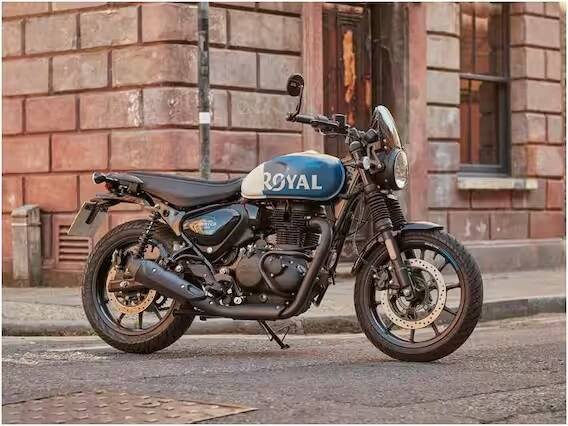 Royal Enfield Hunter 350 એ એક સ્ટ્રીટ બાઇક છે જે 3 વેરિઅન્ટ અને 8 રંગોમાં ઉપલબ્ધ છે. Royal Enfield Hunter 350માં 349.34cc BS6 એન્જિન છે, જે 20.2 bhpનો પાવર અને 27 Nmનો ટૉર્ક જનરેટ કરે છે. ફ્રન્ટ અને રિયર ડિસ્ક બ્રેક્સ સાથે, રૉયલ એનફિલ્ડ હન્ટર 350 એન્ટી-લૉકિંગ બ્રેકિંગ સિસ્ટમ સાથે આવે છે. હન્ટર 350ની એક્સ-શૉરૂમ કિંમત 1.49 લાખ રૂપિયાથી શરૂ થાય છે.