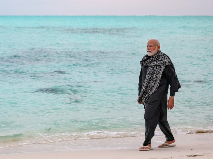 Maldivian Leaders Remarks On PM Modi Row 3 Ministers Mariyam Shiuna Malsha Shareef Mahzoom Majid Suspended Big Things पीएम मोदी पर अपमानजनक टिप्पणी करने पर मालदीव के नेताओं की चौरतरफा निंदा, तीन मंत्री निलंबित | बड़ी बातें