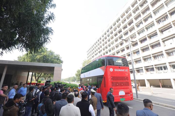 આ અવસરે વાહનવ્યવહાર રાજ્યમંત્રી હર્ષ સંઘવી પણ હાજર રહ્યા હતા.