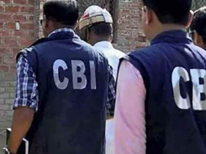 CBI action in Nagpur-Bhopal 6 arrested including NHAI officer accused of accepting bribe of 20 lakhs CBI : नागपूर-भोपाळमध्ये CBI ची कारवाई, NHAI च्या अधिकाऱ्यासह 6 जण अटकेत, 20 लाखांची लाच घेतल्याचा आरोप