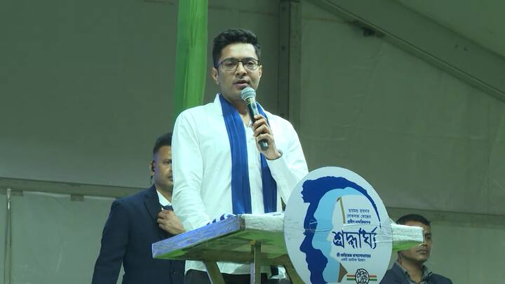 তৃণমূল সাংসদকে আরও বলতে শোনা যায়, 'আপনি ২ কোটি চাকরি, ১৫ লক্ষ টাকা অ্যাকাউন্টে দেওয়ার স্বপ্ন দেখিয়েছিলেন। কিন্তু কিছুই করেননি। আমরা যা বলি, তাই করে দেখাই।'