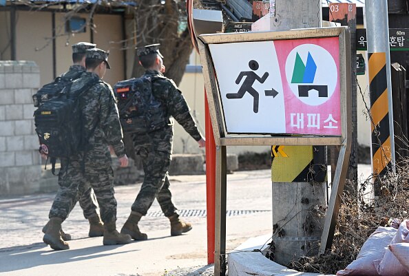 북한이 해상 국경 부근에서 실탄 사격 훈련을 계속 중, 한국이 주민에게 권고