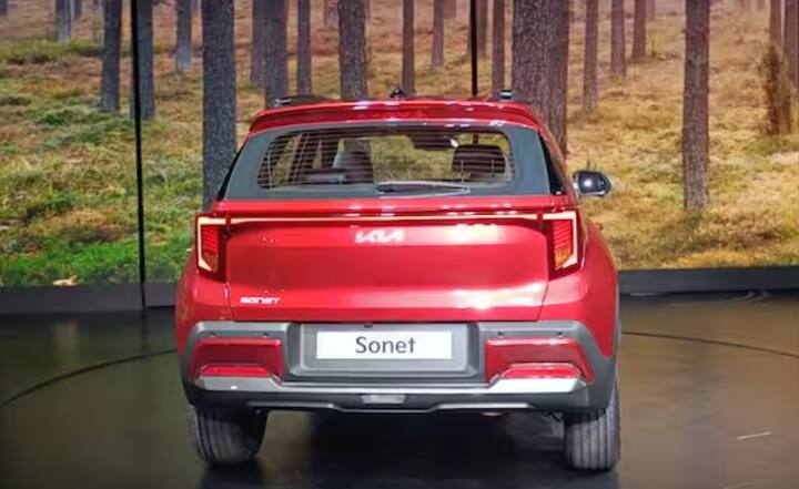 ਕੰਪਨੀ ਨੇ ਪਹਿਲਾਂ ਹੀ ਕਿਆ ਸੋਨੇਟ ਫੇਸਲਿਫਟ ਲਈ ਬੁਕਿੰਗ ਸ਼ੁਰੂ ਕਰ ਦਿੱਤੀ ਹੈ। ਜਲਦ ਹੀ ਕੰਪਨੀ ਇਸ ਕਾਰ ਦੀ ਕੀਮਤ ਦਾ ਖੁਲਾਸਾ ਕਰ ਸਕਦੀ ਹੈ। ਲਾਂਚ ਤੋਂ ਬਾਅਦ ਇਹ ਘਰੇਲੂ ਬਾਜ਼ਾਰ 'ਚ ਮਾਰੂਤੀ ਬ੍ਰੇਜ਼ਾ, ਹੁੰਡਈ ਵੇਨਿਊ ਅਤੇ ਟਾਟਾ ਨੈਕਸਨ ਵਰਗੀਆਂ ਕਾਰਾਂ ਨਾਲ ਮੁਕਾਬਲਾ ਕਰੇਗੀ।