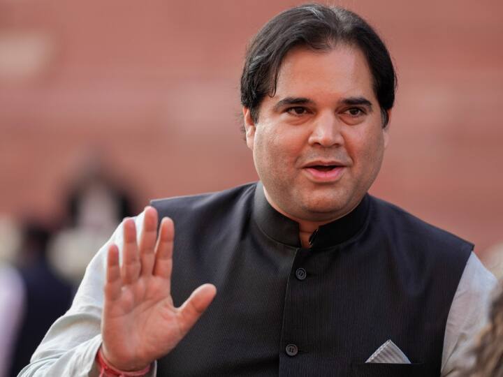 Lok Sabha Election 2024 UP BJP MP Varun Gandhi Opposition to Agniveer Yojana During Pilibhit Visit ANN Lok Sabha Election 2024: लोकसभा चुनाव से पहले फिर एक्टिव हुए वरुण गांधी, कहा- 'राजनीति में इसलिए नहीं आया कि कुछ बनूं'