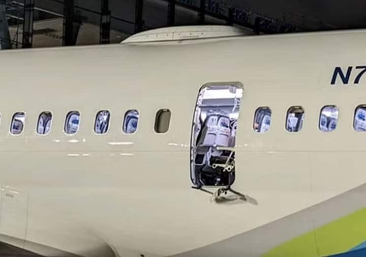 ਅਮਰੀਕਾ (America) 'ਚ ਉਸ ਸਮੇਂ ਹਲਚਲ ਮਚ ਗਈ ਜਦੋਂ ਜਹਾਜ਼ ਦਾ ਦਰਵਾਜ਼ਾ ਅਚਾਨਕ ਟੁੱਟ ਕੇ 16,000 ਫੁੱਟ ਦੀ ਉਚਾਈ (Height of 16000 feet) ਤੋਂ ਹੇਠਾਂ ਡਿੱਗ ਗਿਆ।