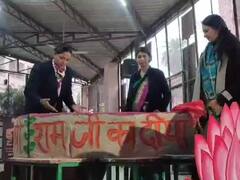 IN Pics: रामलला की प्राण प्रतिष्ठा से पहले तैयार हुआ 5 फीट का दिया, वाराणसी में होगा दीपोत्सव