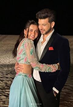 Tejasswi Prakash: ਤੇਜਸਵੀ ਪ੍ਰਕਾਸ਼ ਨੇ ਕਰਨ ਕੁੰਦਰਾ ਨਾਲ ਦਿੱਤੇ ਪੋਜ਼, ਦੇਖੋ ਤਸਵੀਰਾਂ