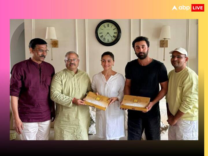 Ranbir Kapoor Alia Bhatt invited by Rahstriya Swayamsevak Sangh to attend Ram Temple inauguration ceremony आलिया भट्ट संग रणबीर कपूर अयोध्या में करेंगे रामलला के दर्शन, श्रीराम मंदिर की प्राण प्रतिष्ठा समारोह में शामिल होगा कपल