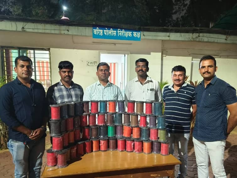 Ambad Police arrested one person selling nylon manja nashik crime maharashtra marathi news Nylon Manja : गोणीमधून नायलॉन मांजाची विक्री करत असल्याची मिळाली माहिती; पोलिसांनी सापळा रचत ठोकल्या बेड्या,  ७० गट्टू जप्त