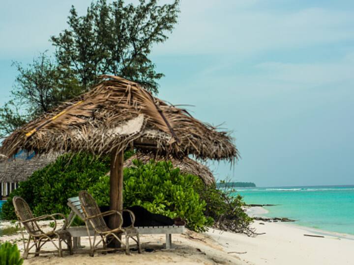 Kadmat Beach: Kadmat Beach, a picturesque and unspoiled haven. With its sparkling white sands and surrounding turquoise blue lagoons, this beach creates a mesmerising landscape that captivates every avid traveller. (Image Source: Getty)