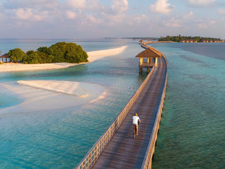 India Maldives: मालदीव में नई सरकार आने के बाद से भारत के साथ उसकी तल्‍खी बढ़ती जा रही है. पर्यटन को लेकर मालदीव के मंत्री की ट‍िप्‍पण‍ी ने इसे हवा दे दी है. इसका मालदीव के पर्यटन पर असर पड़ सकता है.
