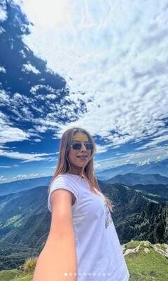 Nia Sharma: ਮੱਥੇ 'ਤੇ ਚੰਦਨ ਦਾ ਤਿਲਕ ਲਗਾ ਕੇ ਭੋਲੇਨਾਥ ਦੇ ਦਰਸ਼ਨ ਕਰਨ ਪਹੁੰਚੀ ਨਿਆ ਸ਼ਰਮਾ, ਪਹਾੜਾਂ 'ਤੇ ਦਿੱਤੇ ਖੂਬਸੂਰਤ ਪੋਜ਼